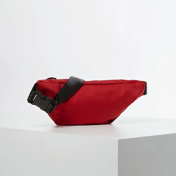 New GUESS X J BALVIN LOGO BELT BAG - Picture 3 of 6